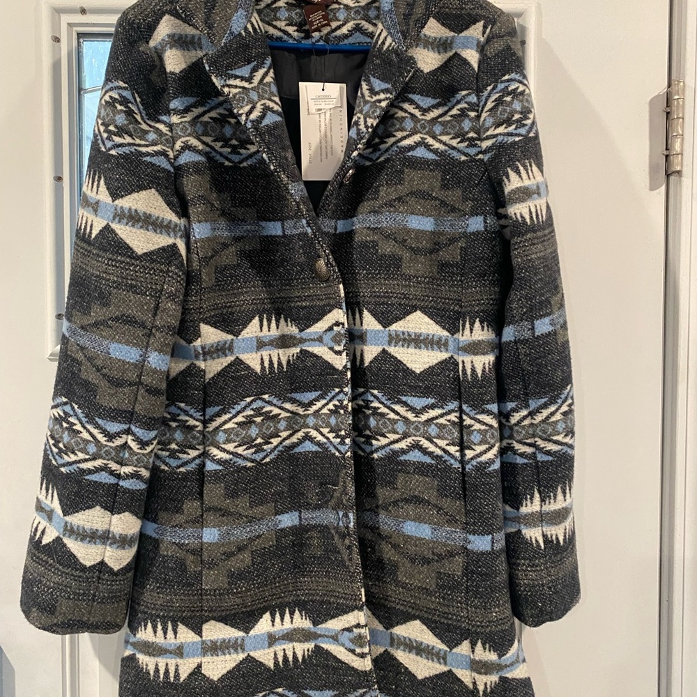 Blue and White Trench Coat with Geometric Pattern and Wide Collar